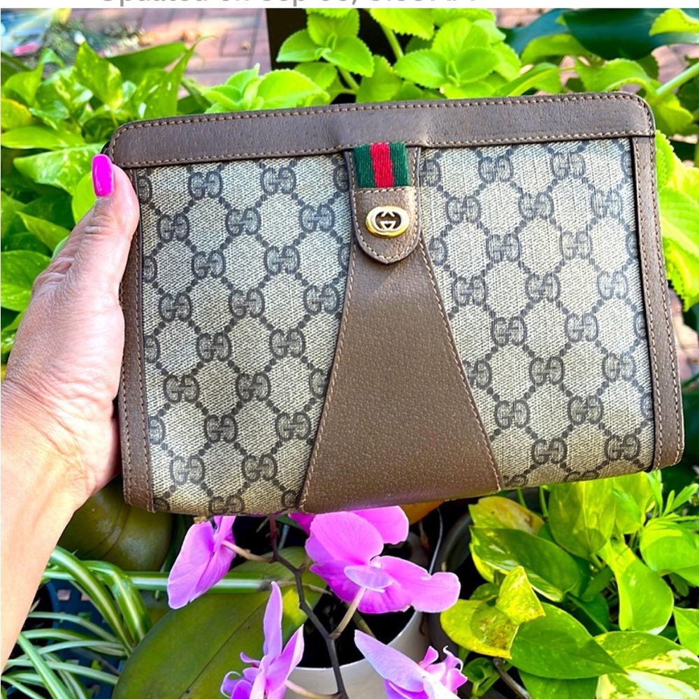 (Reposhed from vik2018) Gucci Vintage GG Monogram Pouch. Used Condition